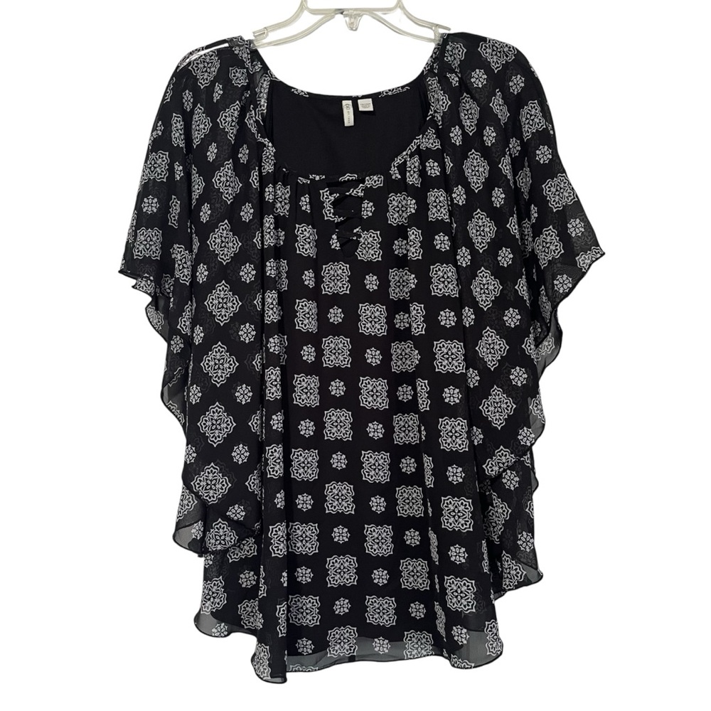 Cato size 14/16w women’s black and white frilly blouse